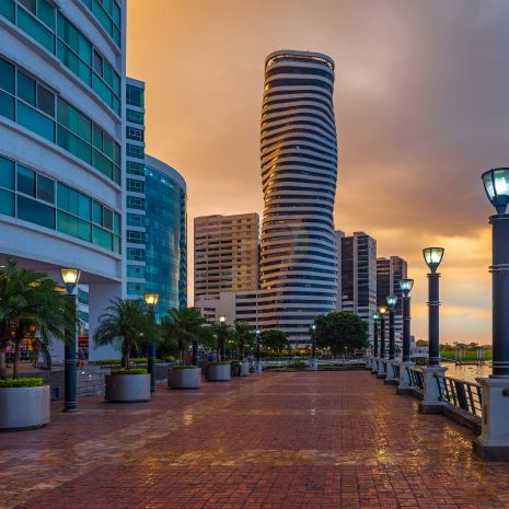 Malecón 2000 en Guayaquil, una zona con acceso a Alt="compañías de alquiler de coches en Ecuador"