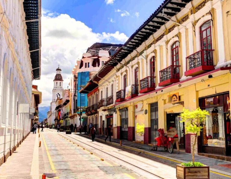 Alt="Alquiler de vehículos en Ecuador" con Plaza Rentalcar para recorrer Cuenca desde Quito, Guayaquil o Cuenca