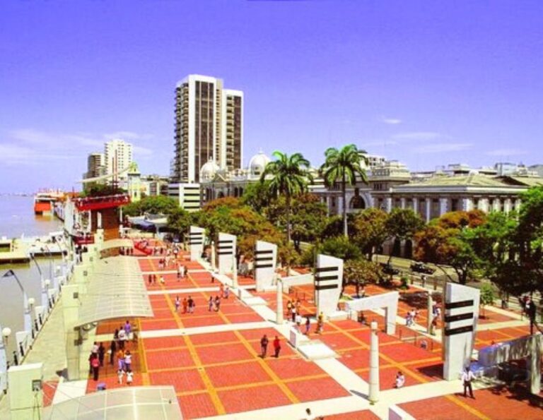 Malecón 2000 en Guayaquil, Car Rental Ecuador